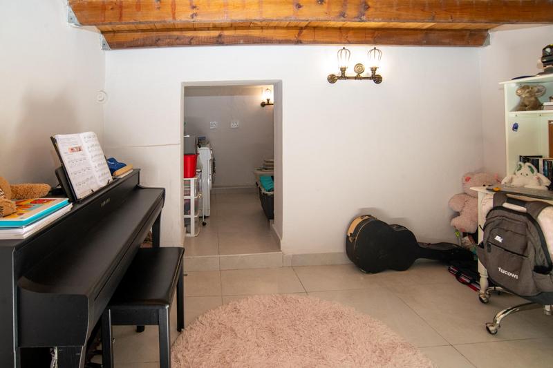 2 Bedroom Property for Sale in Sea Point Western Cape